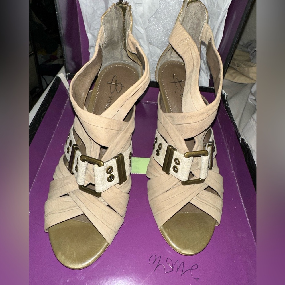B Makowsky 7.5 BF Saffron Stone Beige Suede Leather Strappy Wood Heel Sandals